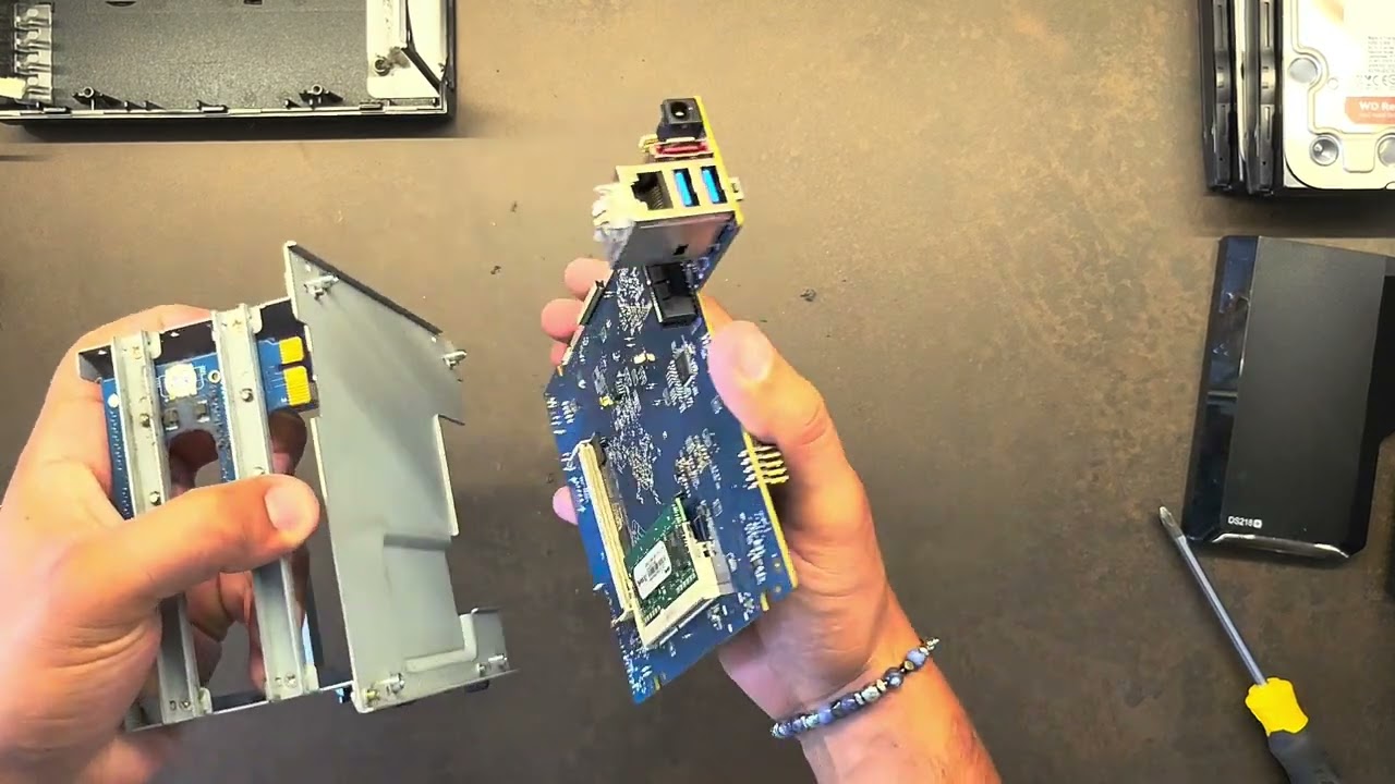 Upgrade 16gb ram Nas Synology DS218+ disassembly and reassembly