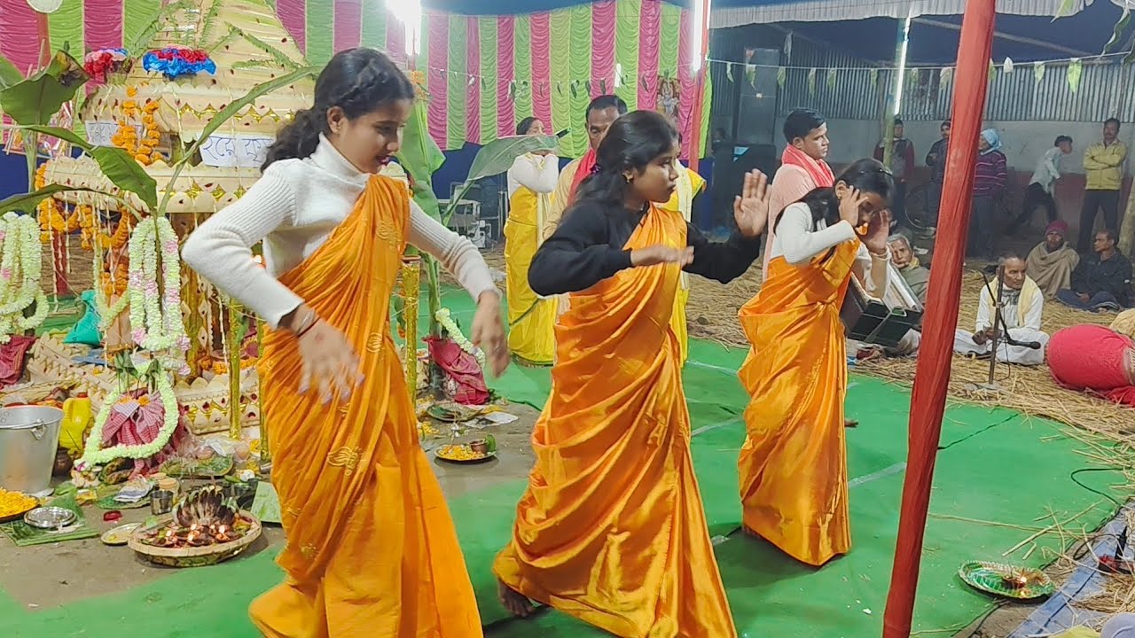 সুন্দরী বালিকাদের অসাধারণ হরিনামের নাচ 