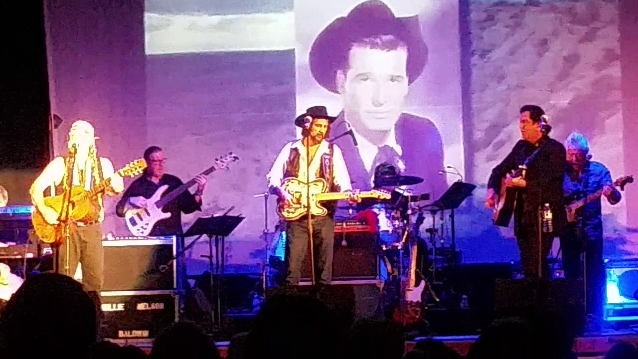 My Heroes Have Always Been Cowboys - Willie Nelson (the Highwaymen Live tribute)