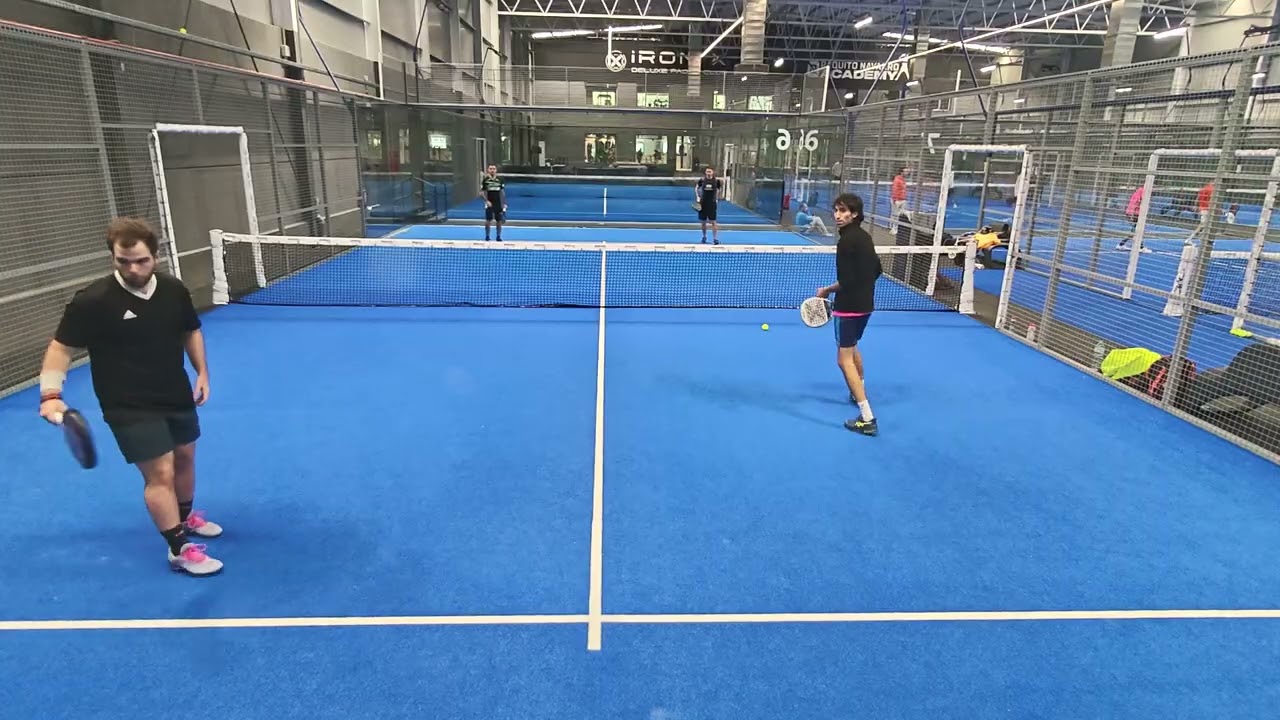 Partido de pádel: 6-7/0-6