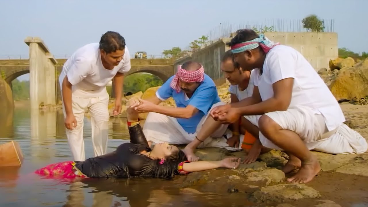 गांव वालो ने बचाई रानी चटर्जी की जान || #Gaon Walo Ne Bachai Rani Chatterjee Ki Jaan