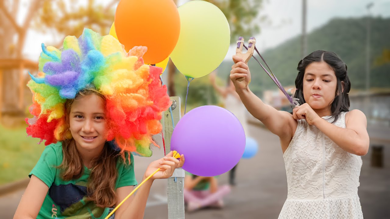 Rompe los globos a NIÑA de la calle sin saber que su padre observaba todo