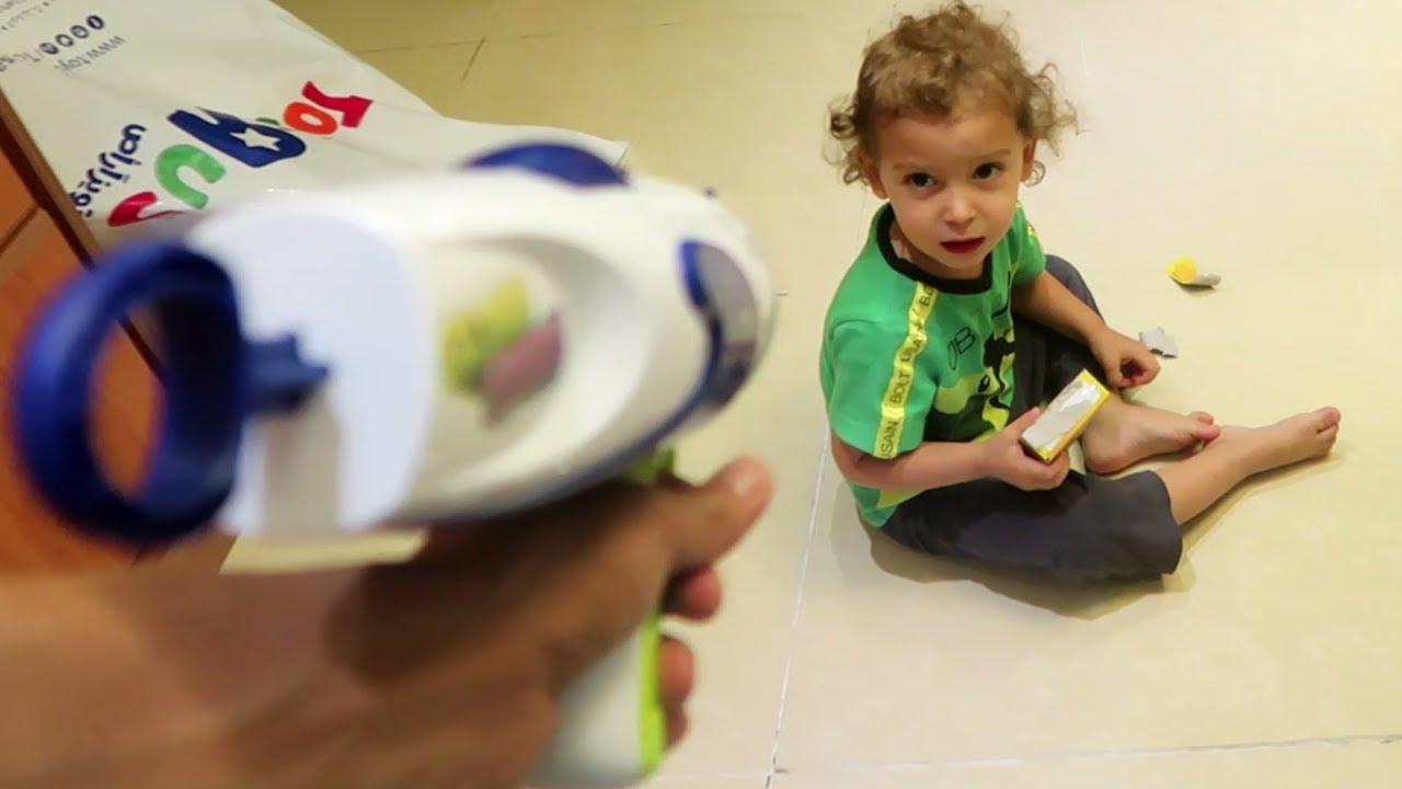 أطلق على ظهر ابنه!!!