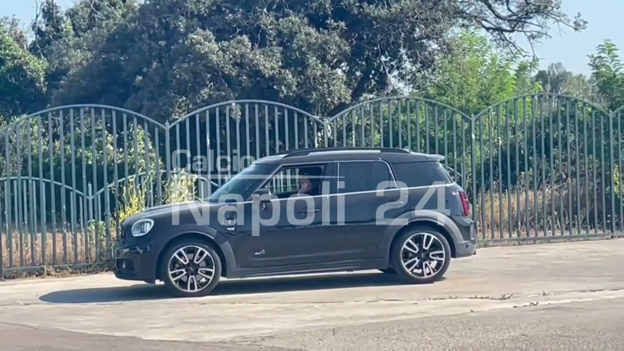 Raduno SSC Napoli a Castel Volturno ⚽ De Bruyne è il primo ad arrivare!