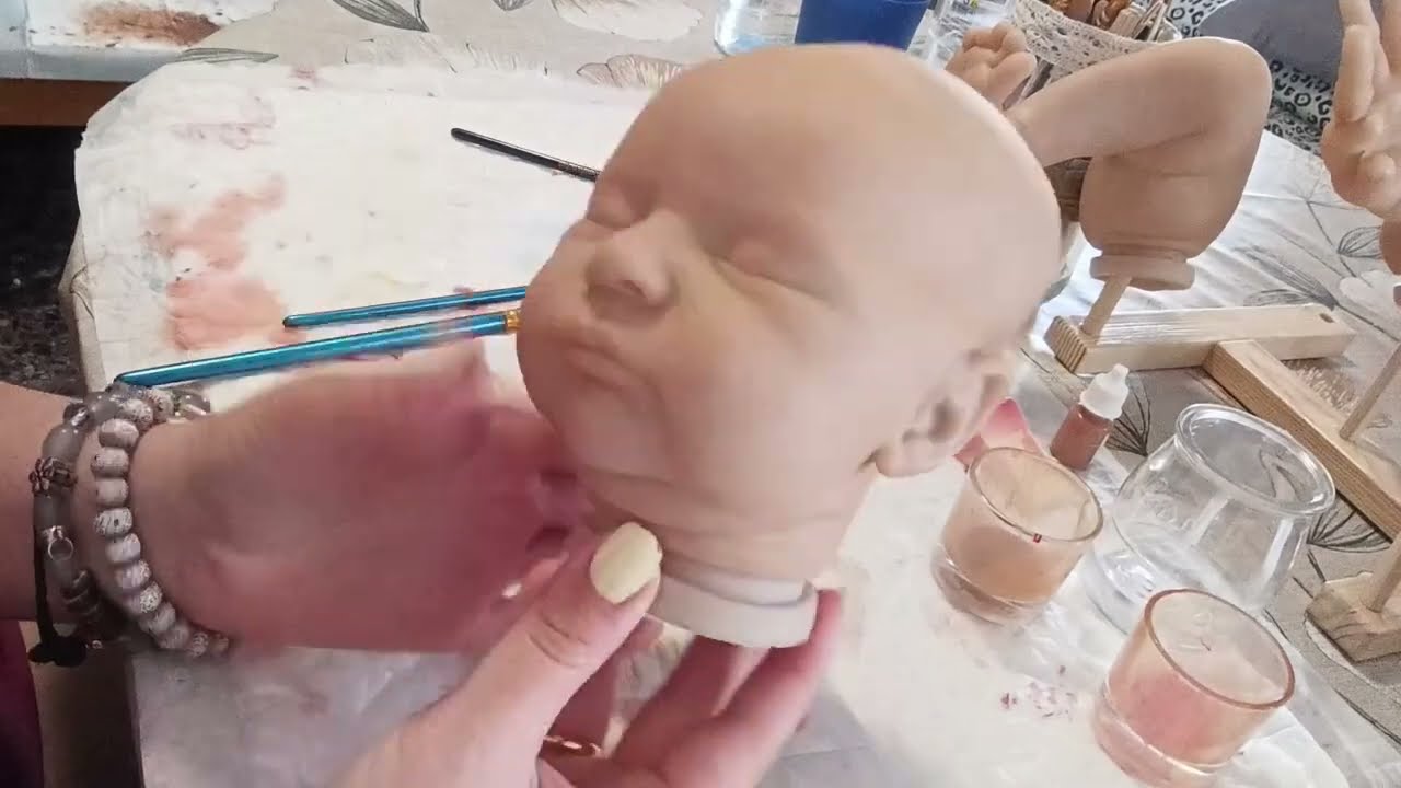 pintando el kit reborn laura de Bonnie Brown 🙂