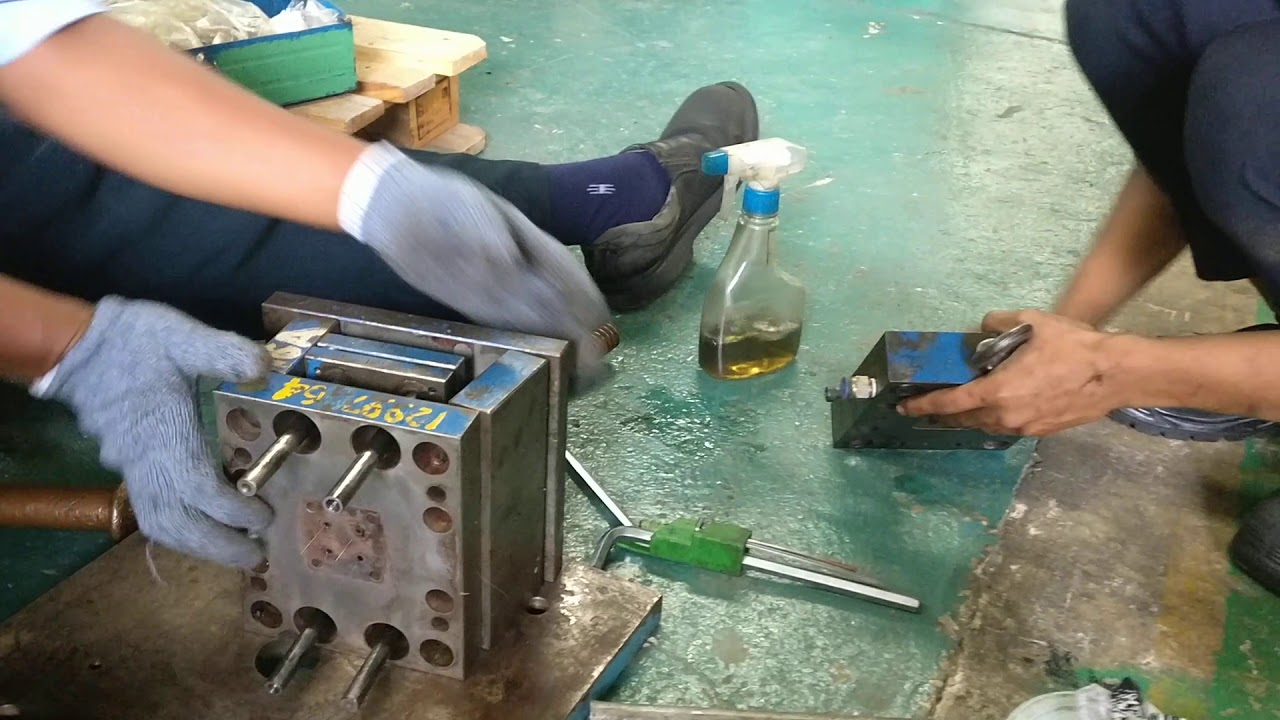 Pembersihan Mold Plastic Injection