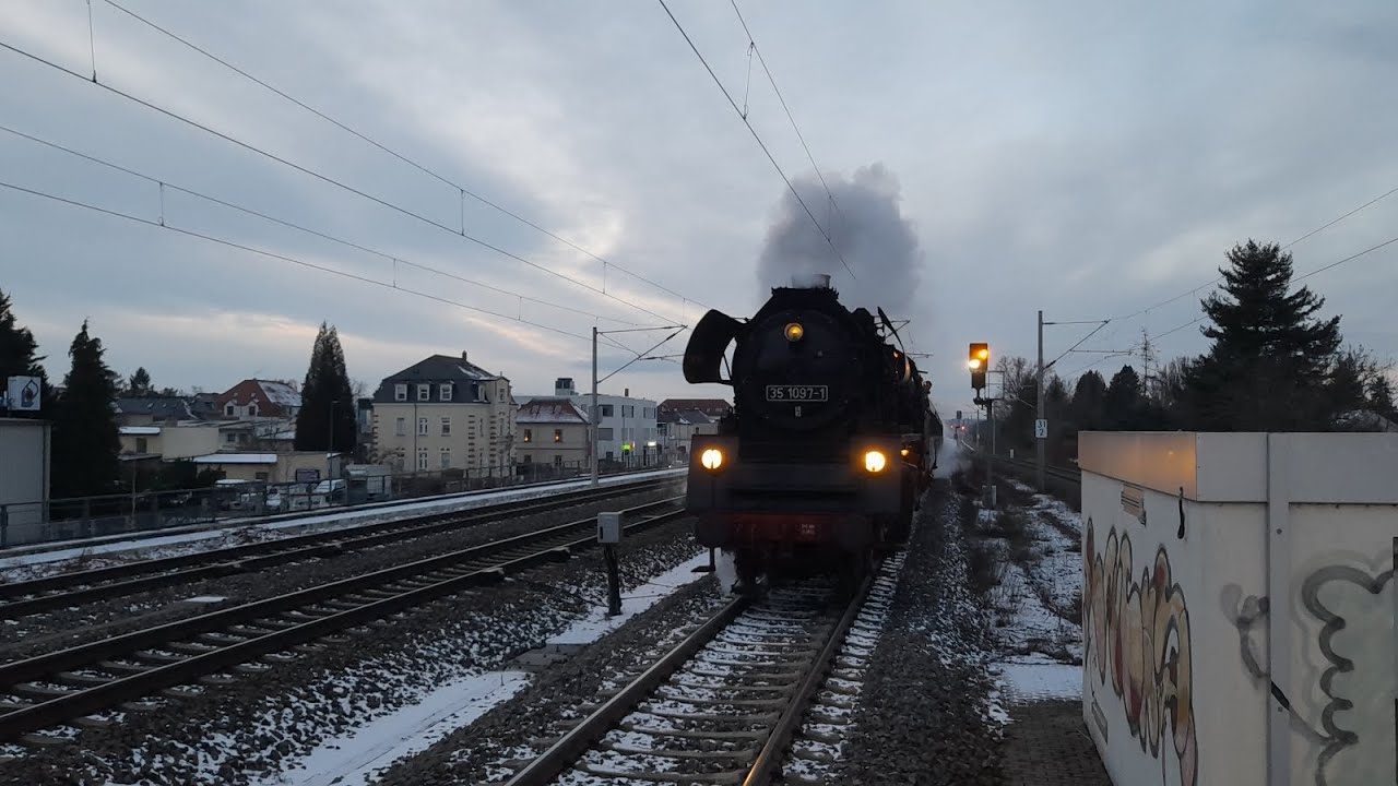 35 1097-1 mit einem Sonderzug unterwegs nach Chemnitz. 