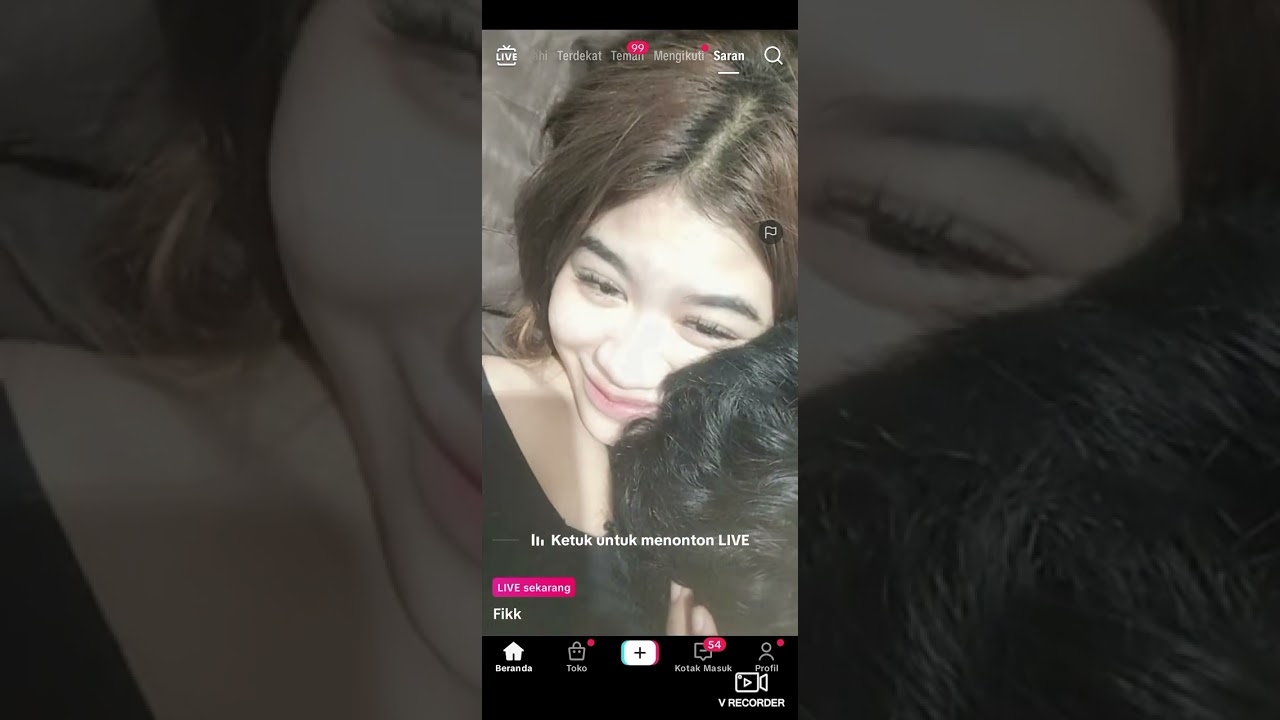 Wanita penghibur live tiktok