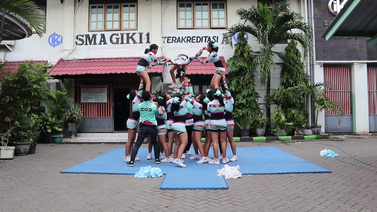 Ekstra Cheerleader SMA GIKI 1 Surabaya 