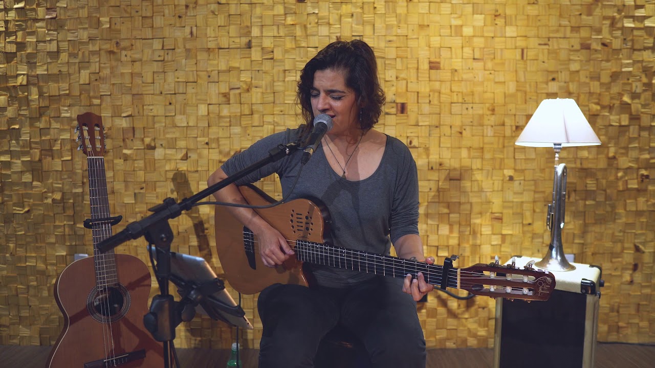 Hallelujah (Leonard Cohen) Acoustic version Larissa Vitorino