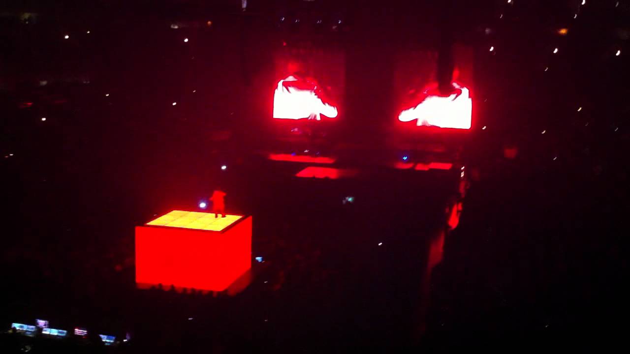Watch The Throne Chicago- 12-1-11 Heartless and Stronger