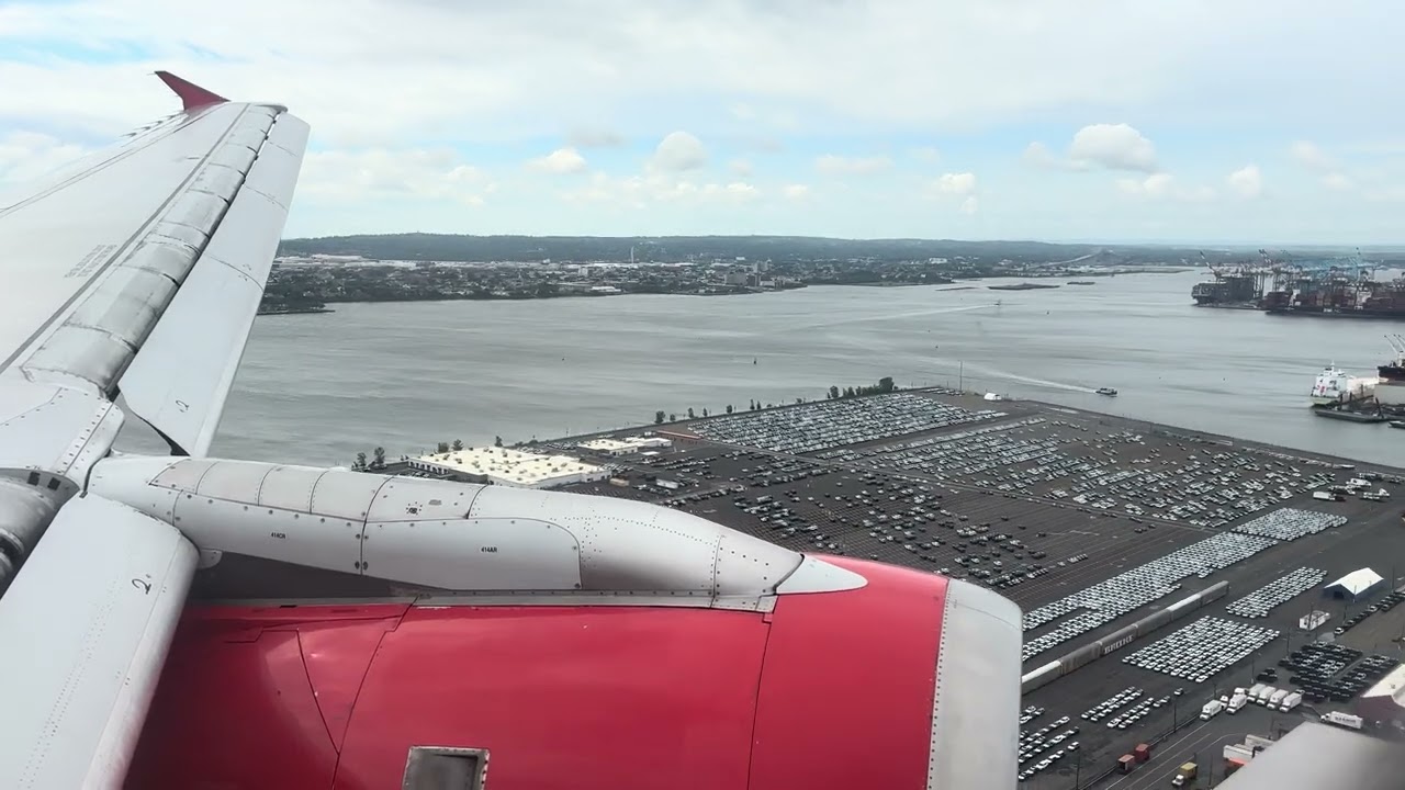 RARE Air Canada A319 | Stadium Visual Approach into Runway 29 at Newark (EWR) | Turbulent Weather