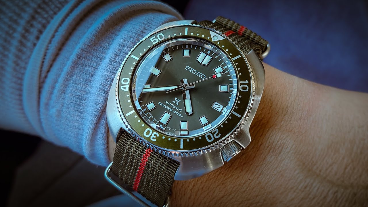 Watch U Strappin'?! Ep. 372 - Seiko SBDC111 on olive green ribbed NATO-style with red centerline