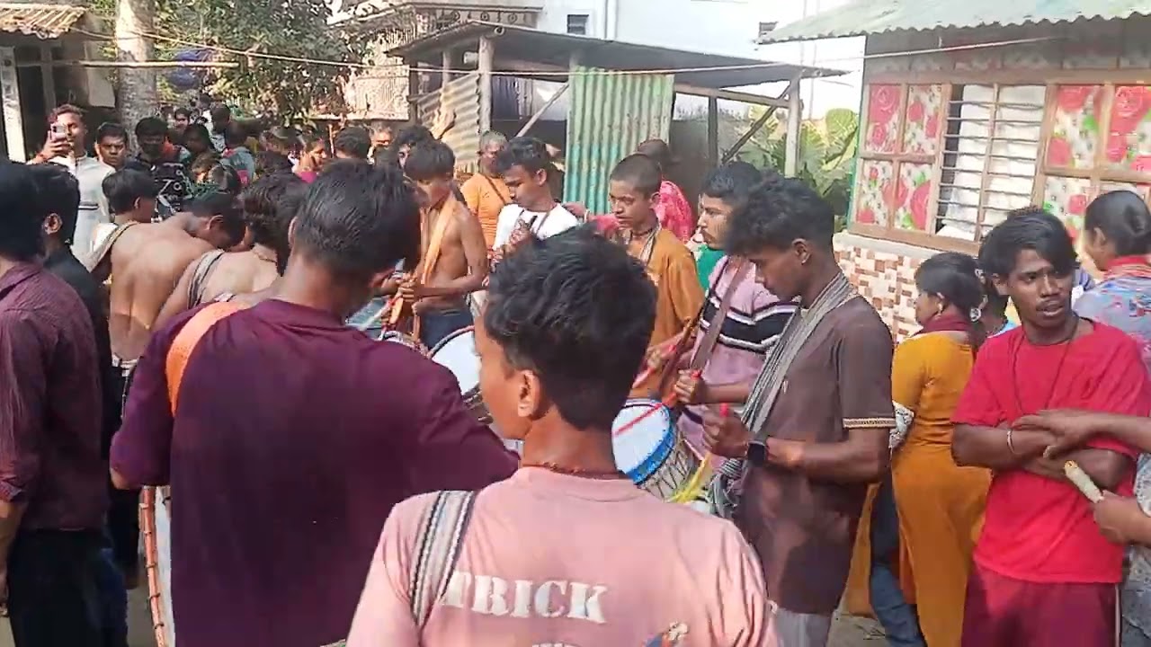 সুন্দর একটি মতুয়া দলের বাজনা