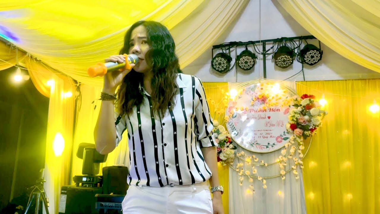 Tiệc n&agrave;o kh&aacute;ch cũng y&ecirc;u cầu h&aacute;t b&agrave;i n&agrave;y th&igrave; lam sao