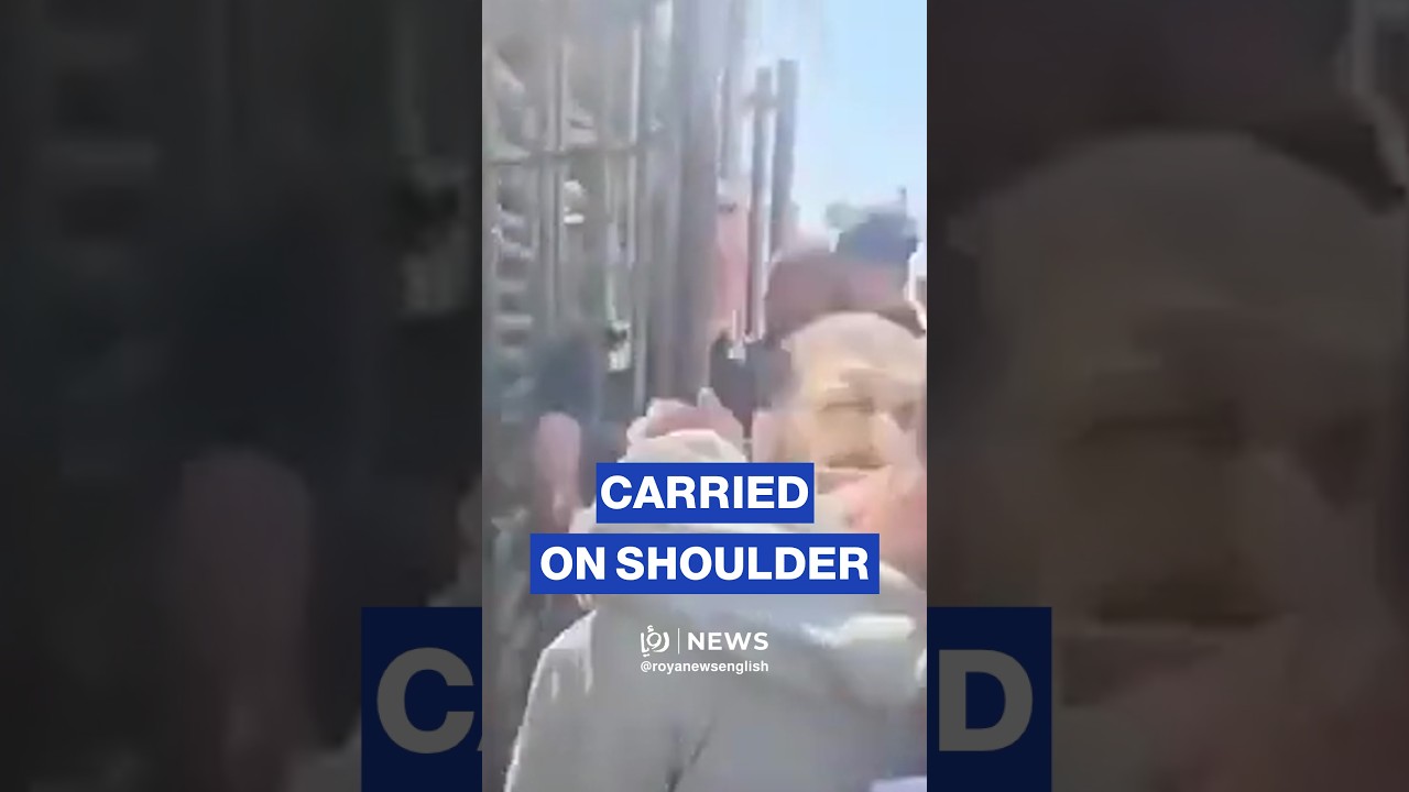 Freed Palestinian prisoner carries other on shoulders