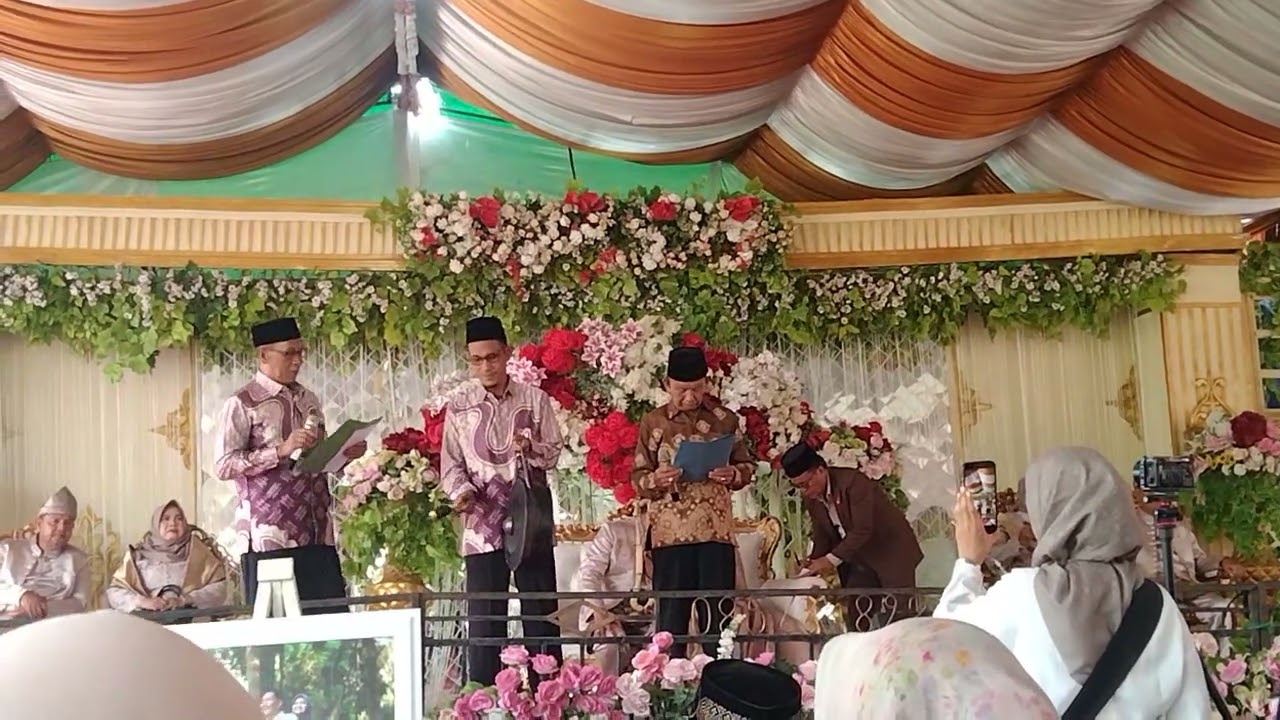 Pemberian jajuluk untuk pengantin  merupakan adat tradisi suku komering