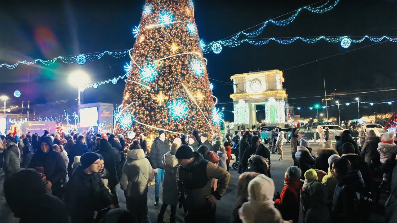4K Ultra HDR - Christmas market walking tour in Chisinau city centre, Moldova
