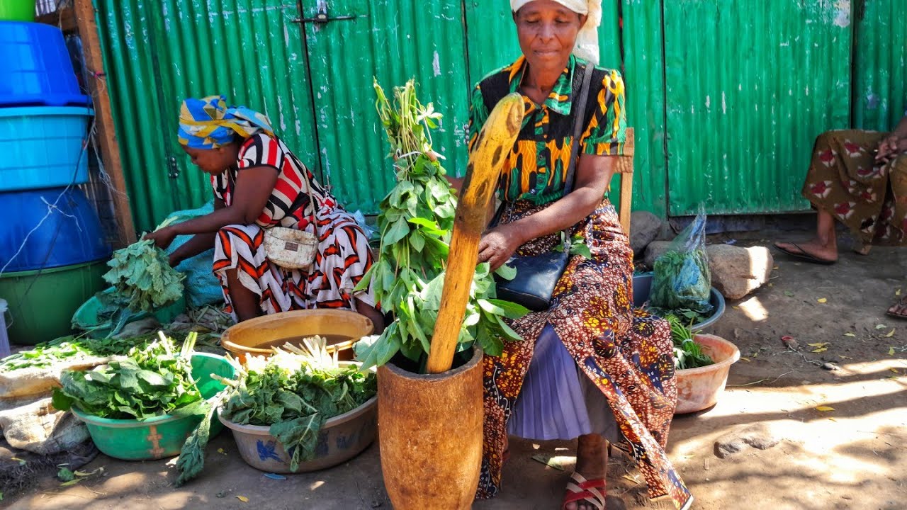 Cooking  Burundian 🇧🇮  most common  food:cassava  leaves  with Rice//African village life
