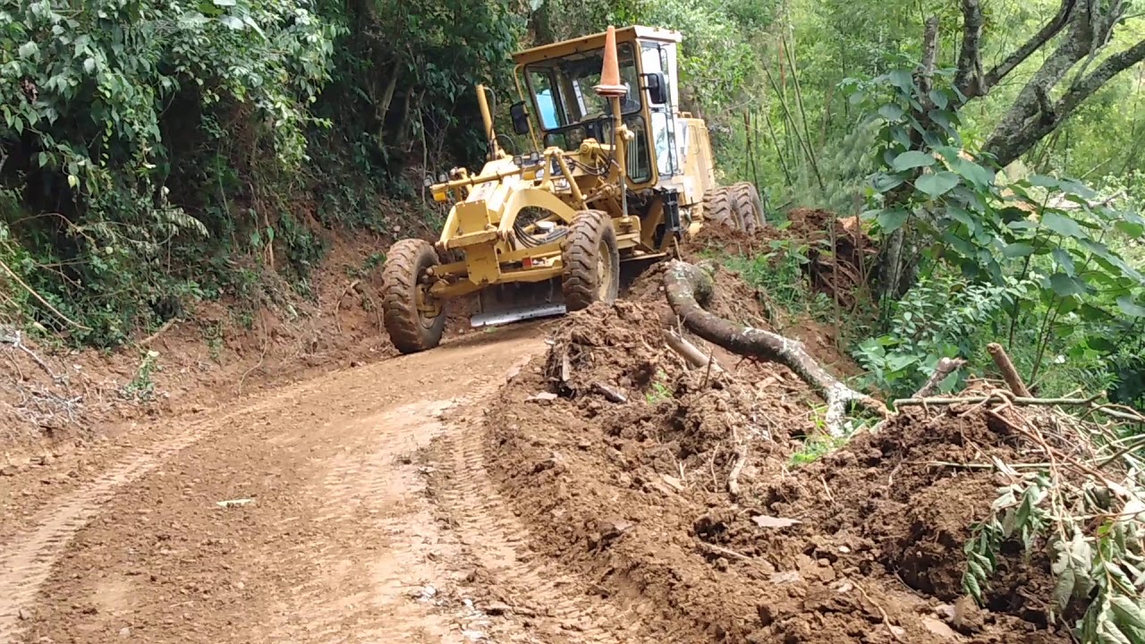 MOTONIVELADORA perfilando y cunetiando💥 la via 120 k Caterpillar