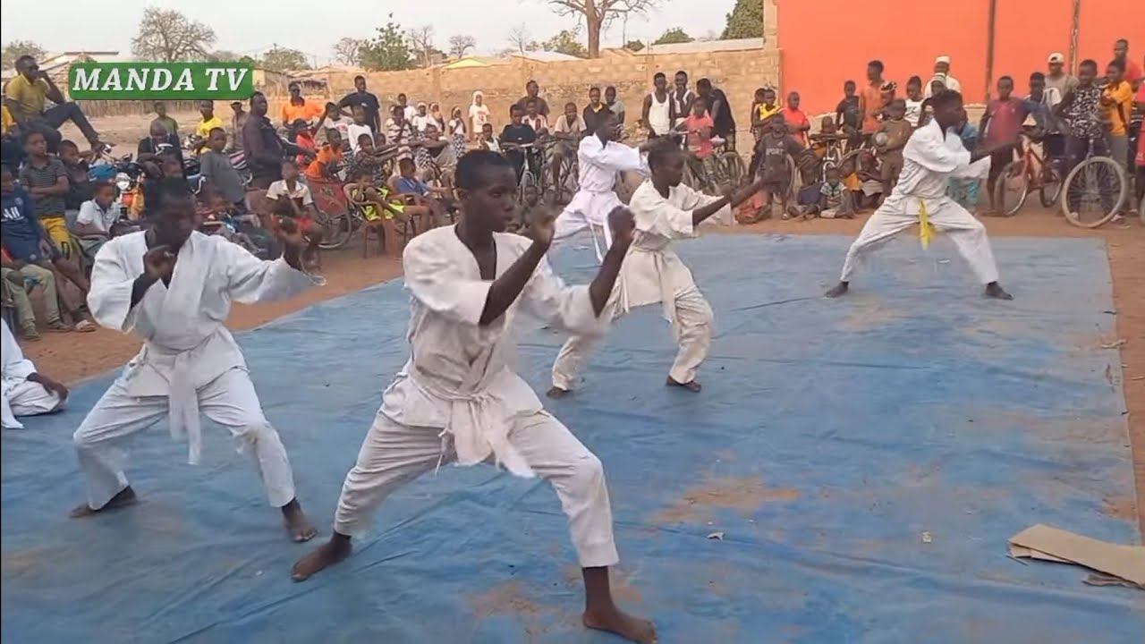 cérémonie (prestation, démonstration) karaté Club manda douane