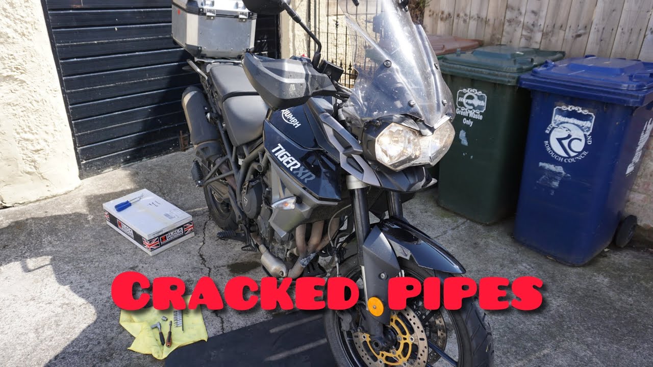 Triumph Tiger 800 - swapping old cracked headers for new