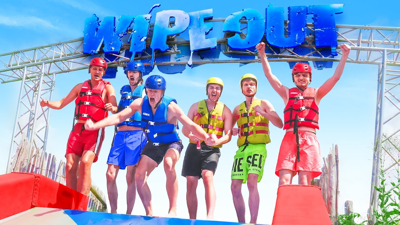 YouTubers Doen De Wipeout Challenge...