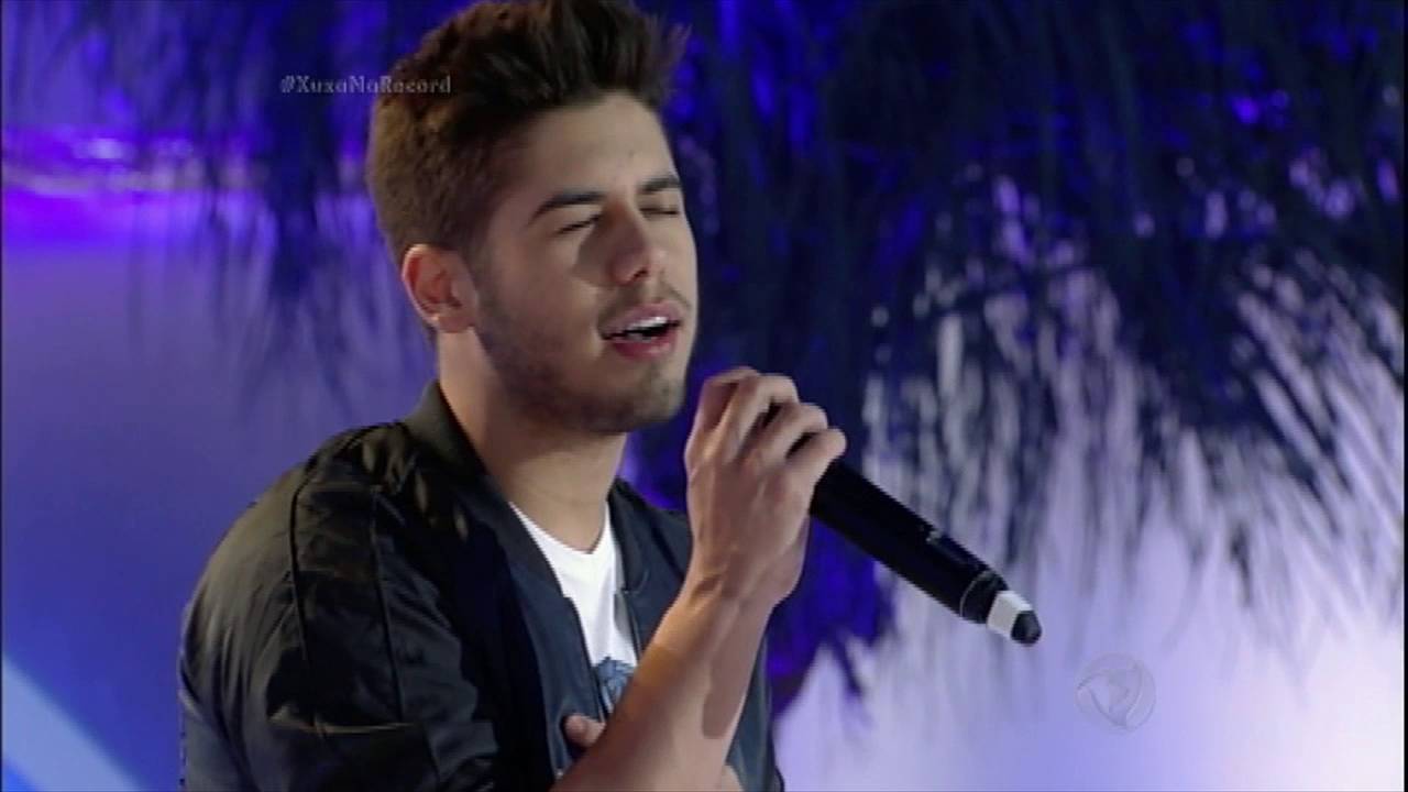 Zé Felipe canta seu novo sucesso no programa