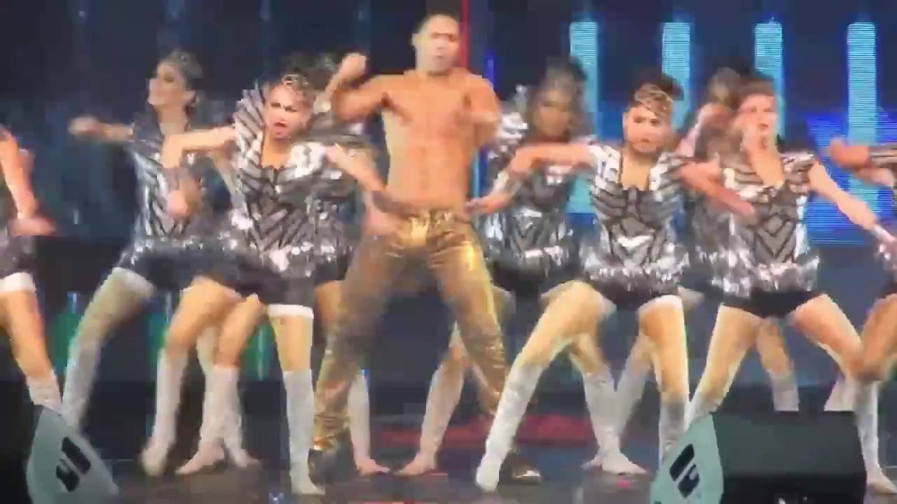 Varun Dhawan Individual Performance Dream Team Concert HD