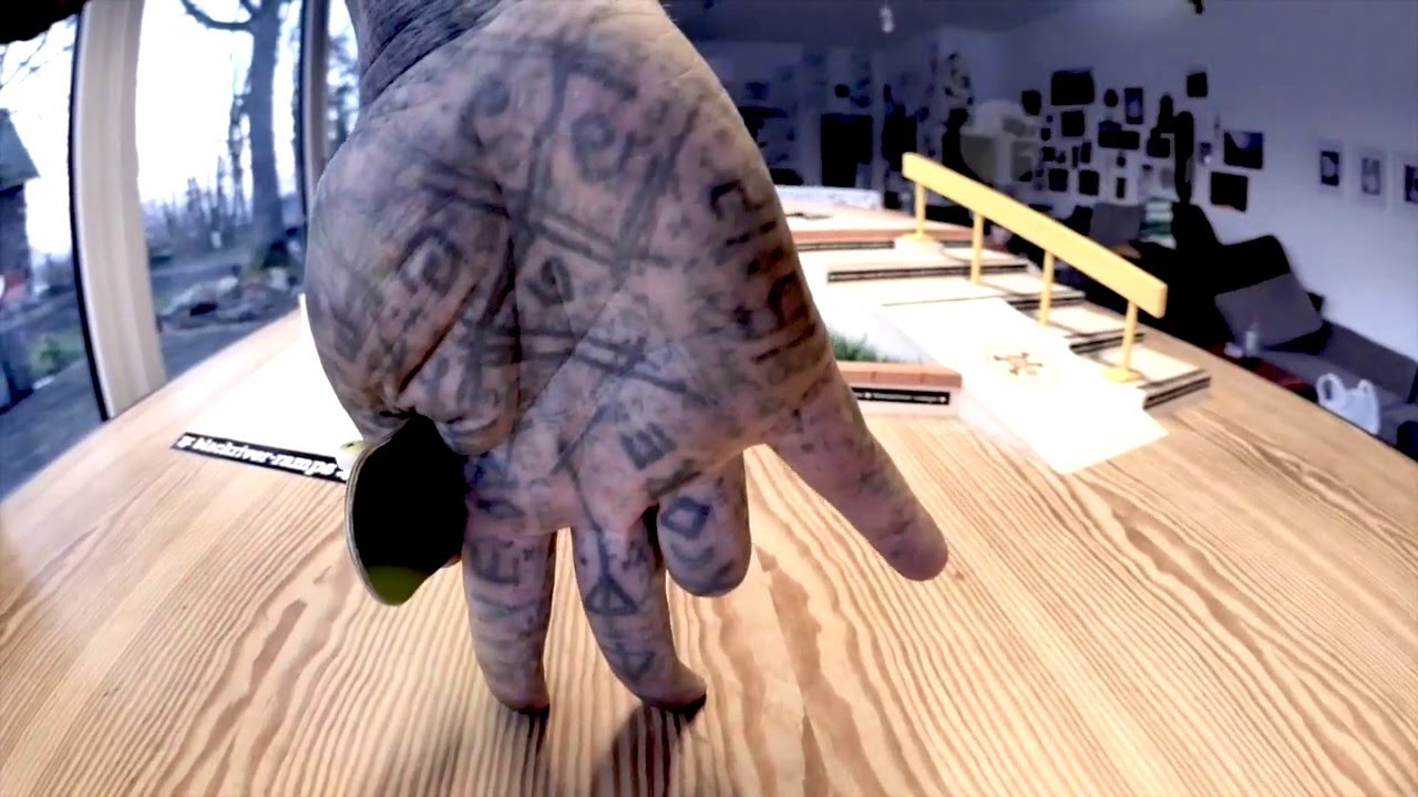 FINGERBOARD - little swastika - lily lu - TATTOO & FINGERBOARDING