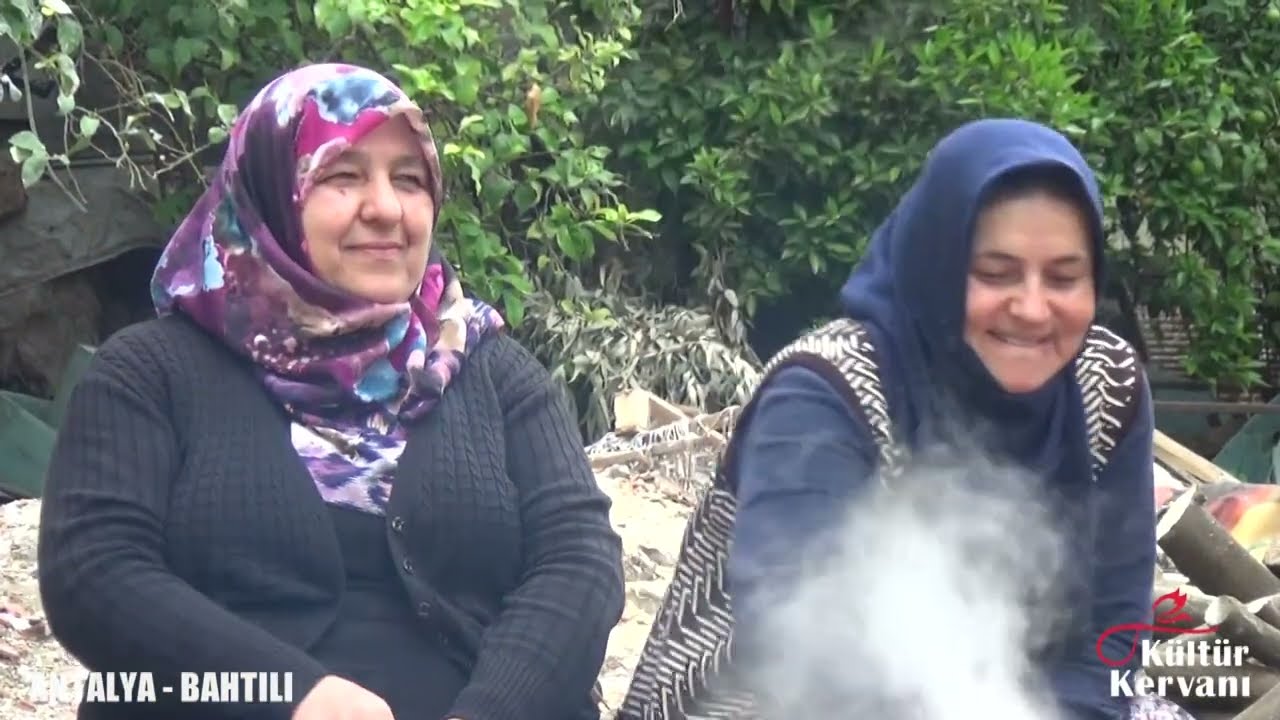 Aşağıdan Gelir Hozalı Gelin  Sultan Bacı ile  Mis gibi turunç reçeli