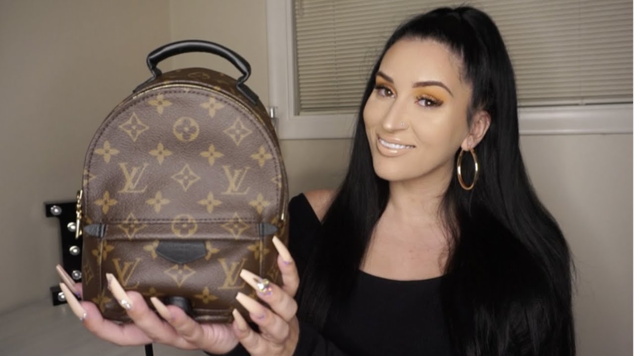What's in my Bag? (Louis Vuitton Palm Springs Mini Backpack) | What Fits?/Review 2020!