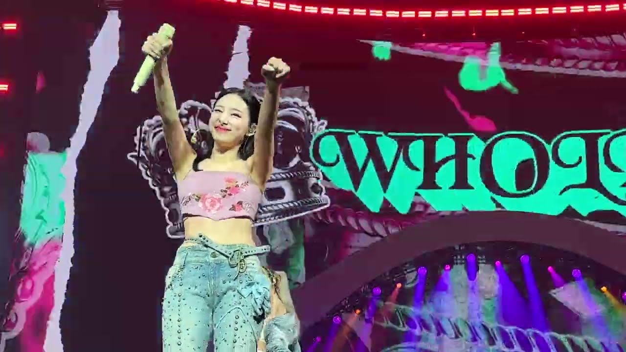 TWICE (트와이스) Ready to Be World Tour - Queen of Hearts + Title Track Medley (Seattle) - [Fancam]