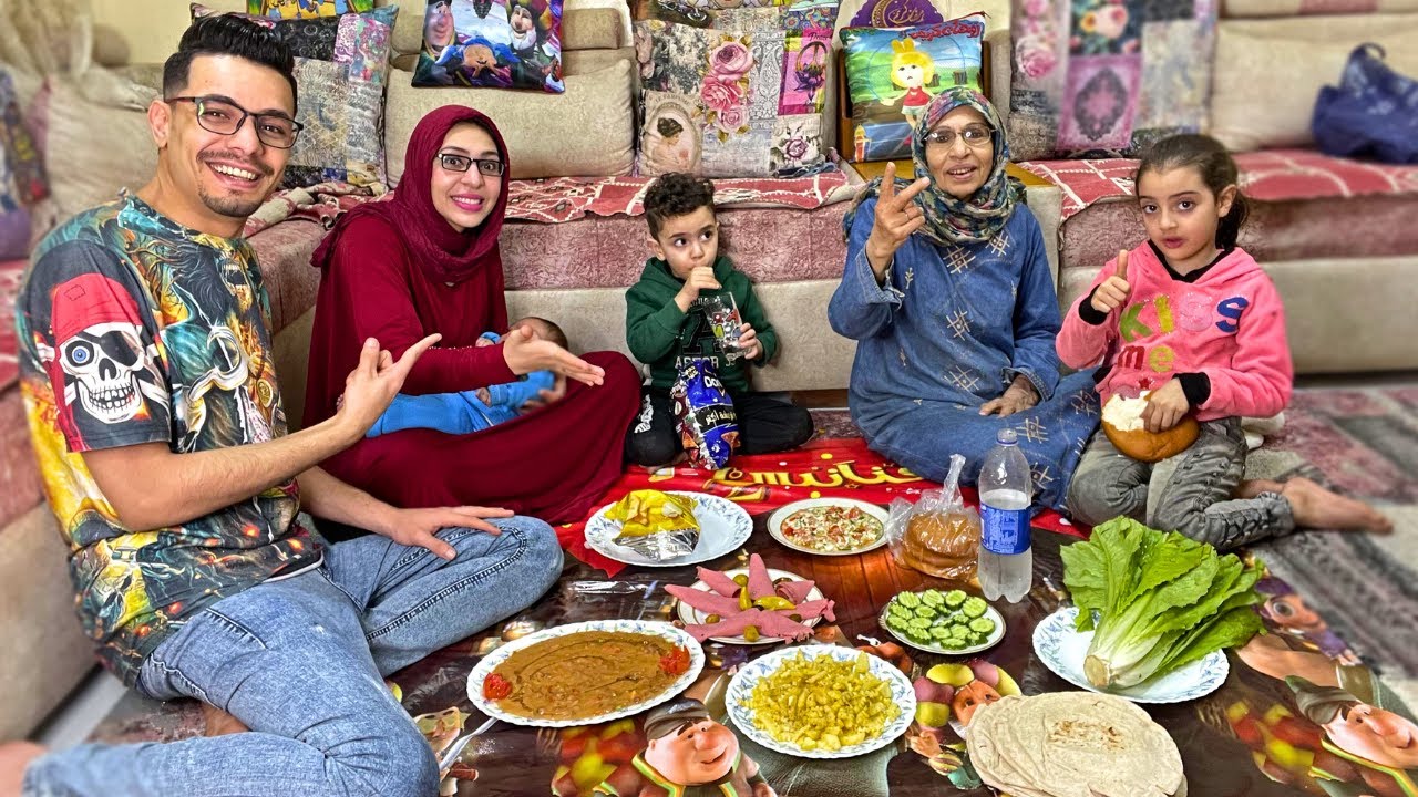 عملنا مقلب فحماتى على السحور واتخانقنا قدامها وكانت حتسيب الاكل وتمشى , رد فعلها فظيع