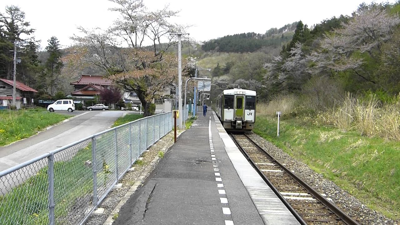 JR釜石線・柏木平駅・午前11:42下り普通電車2012.05.07