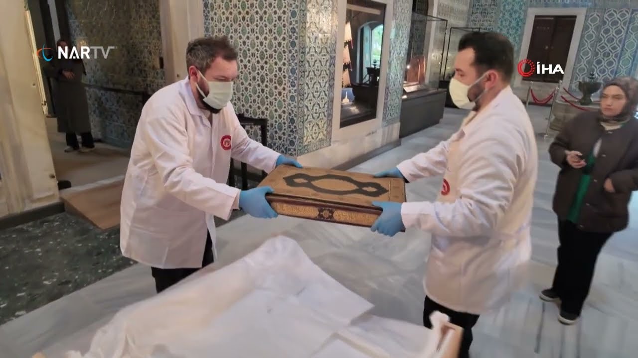 Osmanlı'nın en büyük mushafı Ramazan ayına özel ilk kez Topkapı Sarayı'nda sergide.