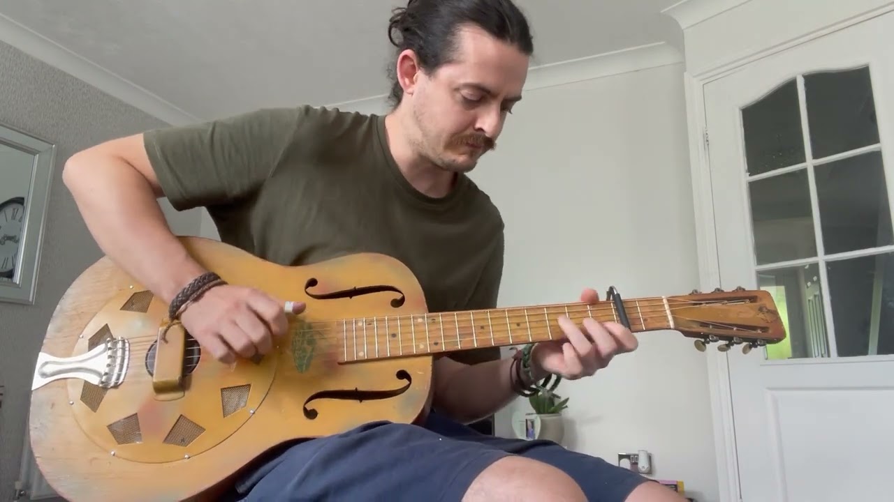 Kelvin Davies playing a 1928 National Triolian Wood Body.
