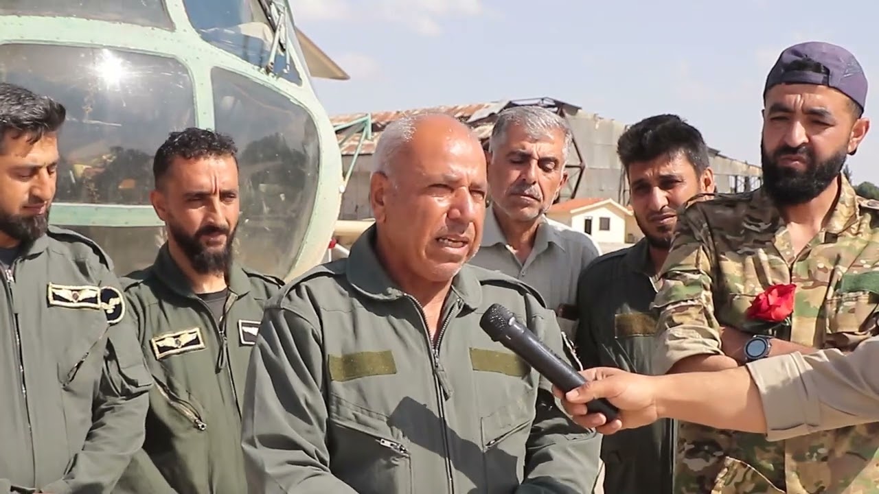 سماء جسر الشغور تتزين بالورود.. مروحيات الجيش تشارك الأهالي احتفالاتهم بذكرى تحرير المدينة