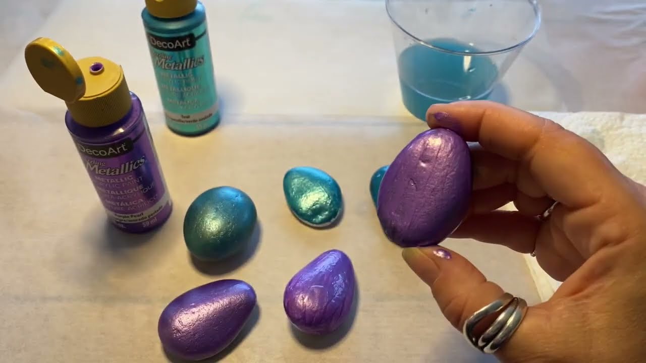 Testing out these Dazzling Metallics paints by @DecoArtPaint