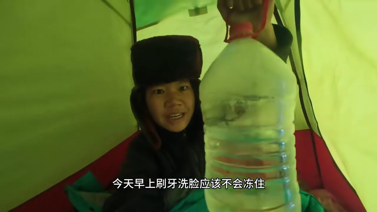 【田七浪迹天涯-忆往昔】姑娘冬季骑行新疆，竟找到未开业的宾馆扎营，准备次日去班公湖露营#田七浪迹天涯#穷游的田七#骑行#骑行 #田七穷游祖国