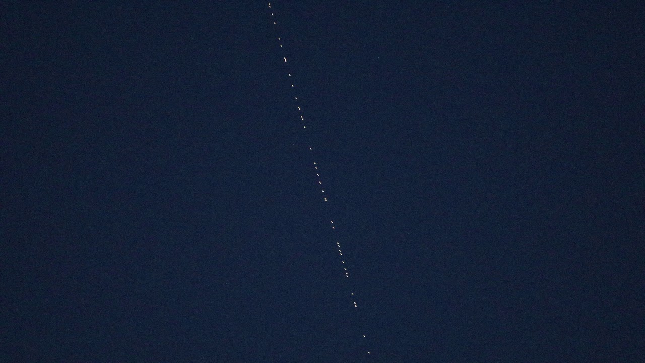 Starlink Satellites Train Seen From Earth - SpaceX Starlink nad Polską 23.04.2020 Poland