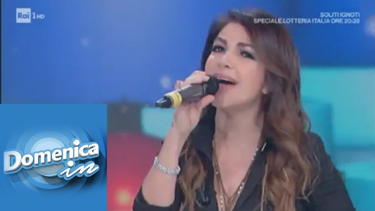 Cristina D'Avena canta 