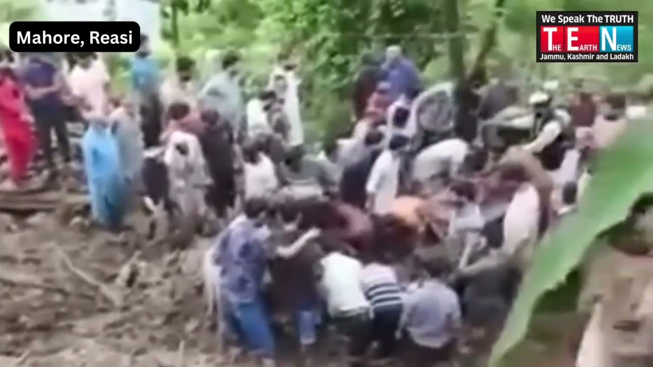 7 among 4 minors of a family de@d after mudslide in Mahore area of Reasi district. #cloudburst 