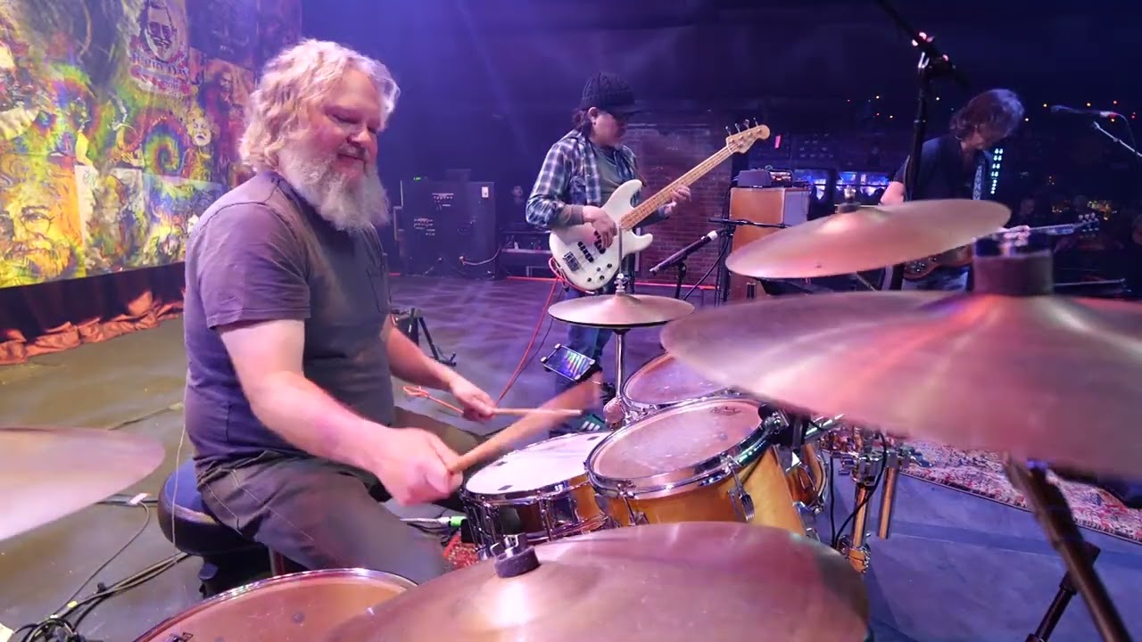 Jerry's Middle Finger - Ain’t No Bread In The Breadbox & After Midnight (Live From Las Vegas)