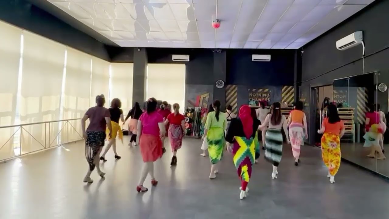 Shine Forever Line Dance demo by Lora & D'Vizta Mutiara