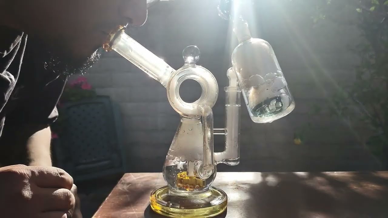 6 bowl sesh/Beaker tribute r.i.p feat #710 labs and #Upnorth #Humboldt  flower. Coughing included.
