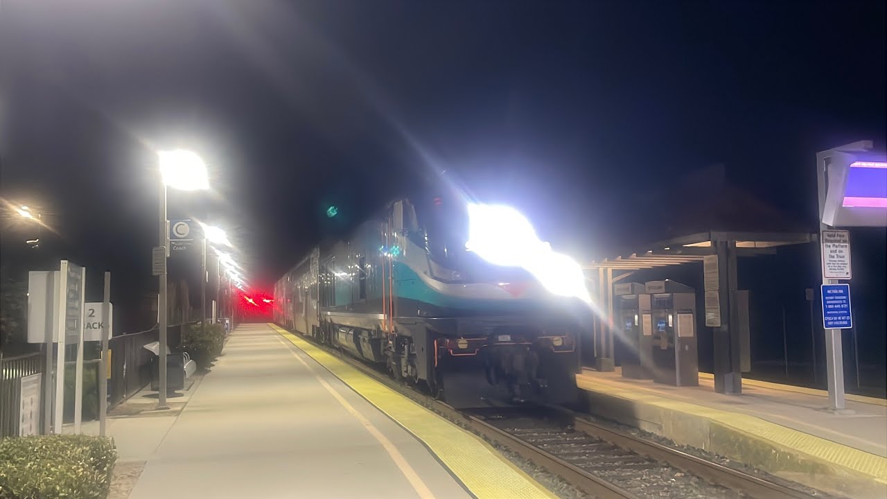 5 cold 🥶 night trains 🚂 in MOORPARK (featuring UP #7156 rescue 🛟 train 🚂)