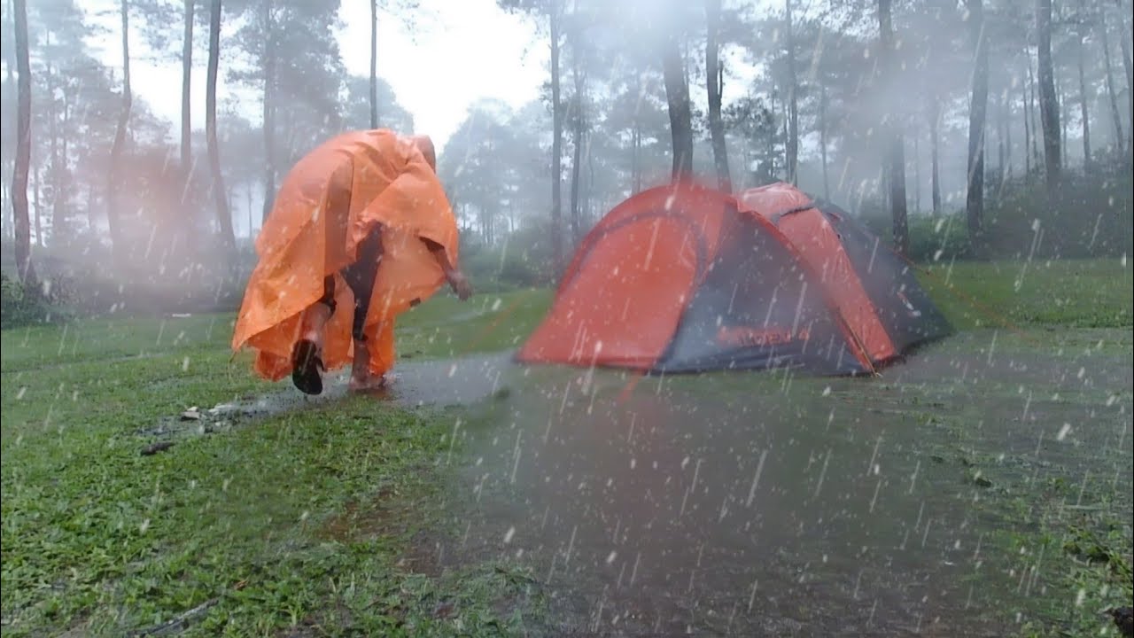 SOLO CAMPING IN HEAVY RAIN AND THUNDERSTORMS,FLOODED • SOLO CAMPING IN THE RAIN,HEAVY RAIN CAMPING