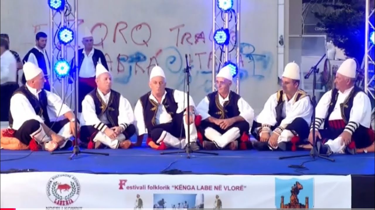 Këngë Labe – “Te rrapi në Sevaster” | Grupi i Sevasterit live në Teatrin Veror, Vlorë
