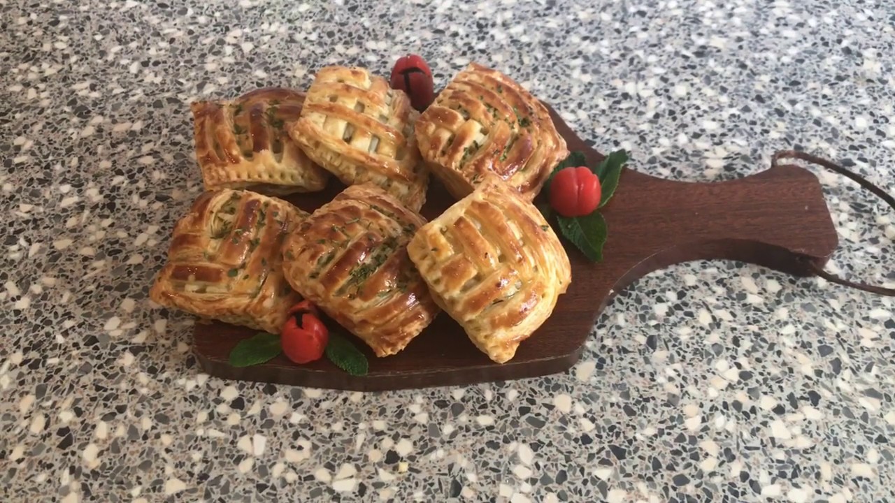 Gevulde bladerdeeg met tonijn / عجين مورق معمر بطونة